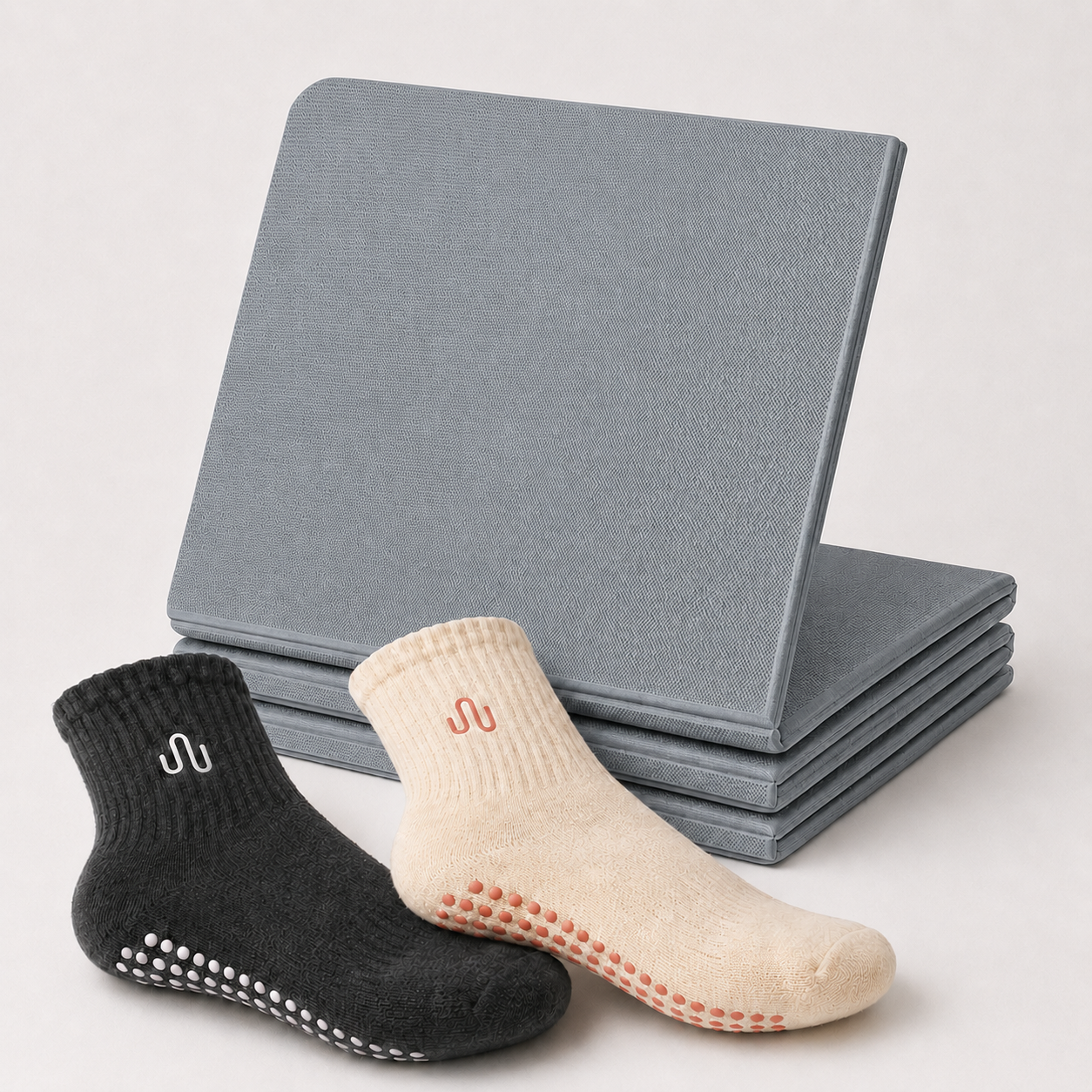 Fold2flow mat + 2 pairs of non-slip yoga socks